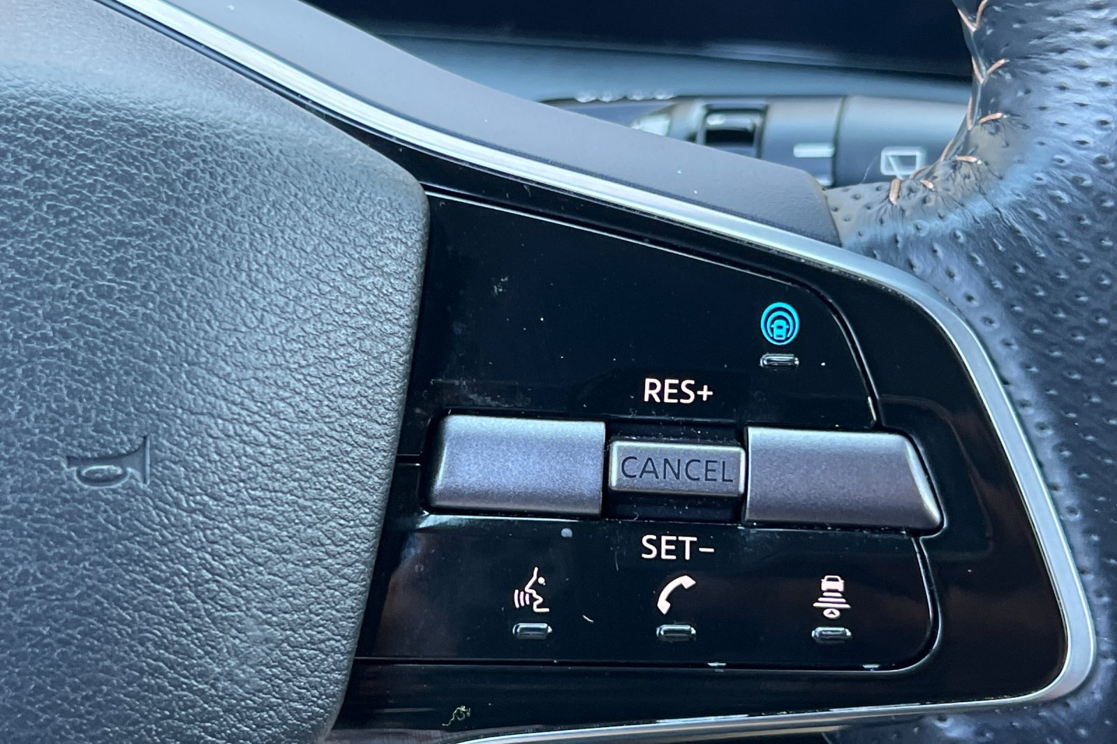Certified 2023 Nissan Ariya FWD image 29