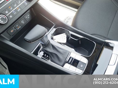 Certified 2025 Hyundai Tucson SE image 24