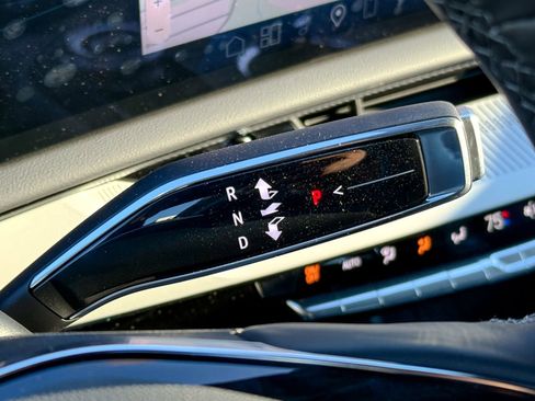 New 2026 Cadillac Optiq Luxury 1 image 27