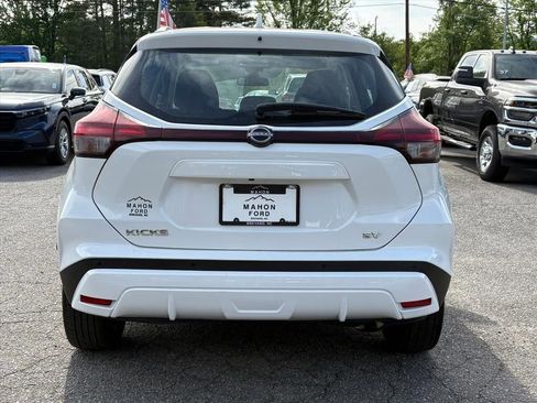 Used 2022 Nissan Kicks SV FWD image 5