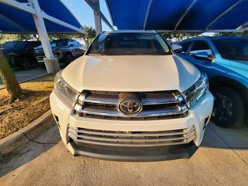 Used 2019 Toyota Highlander Limited Platinum AWD/4WD image 2