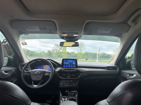 Used 2020 Ford Escape Titanium w/ Titanium Premium Package 2.0 AWD/4WD image 18