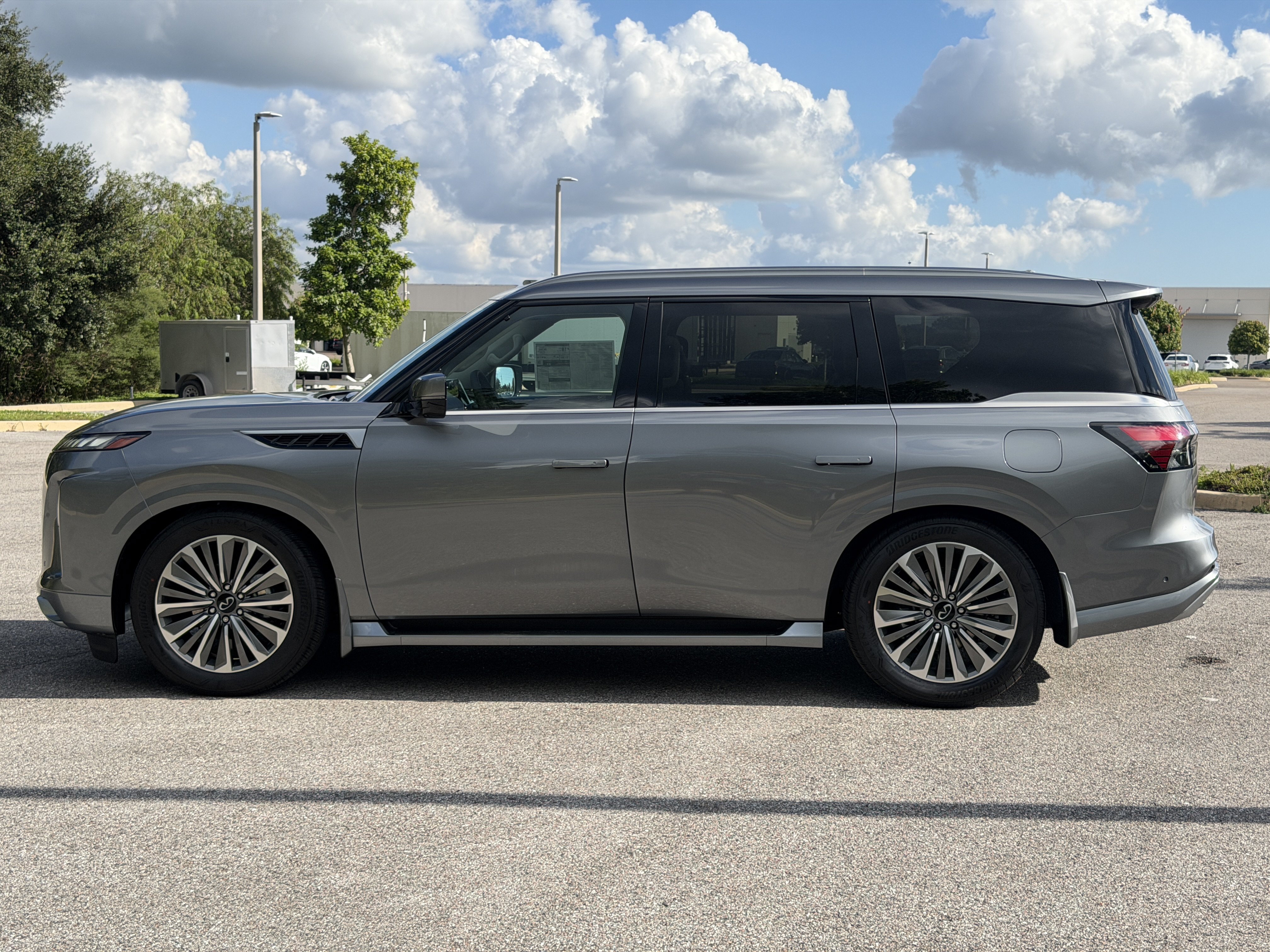 New 2027 INFINITI QX80 Luxe w/ Cargo Package RWD image 4