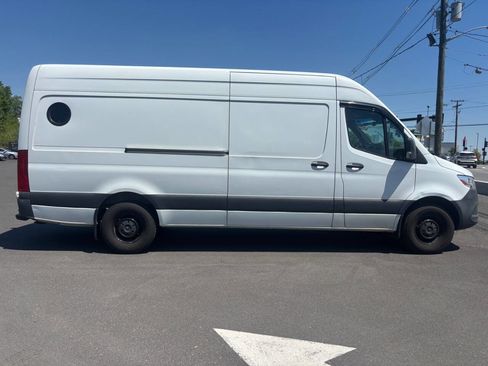 Used 2022 Mercedes-Benz Sprinter 2500 image 6