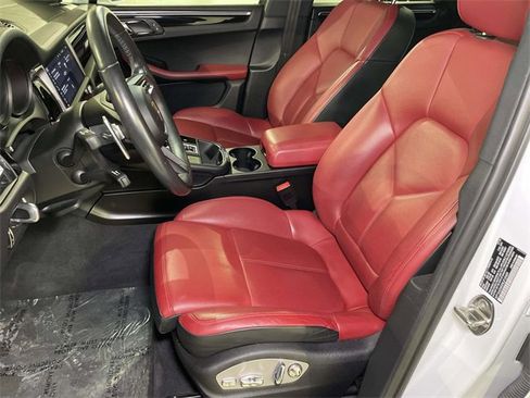 Used 2022 Porsche Macan image 16