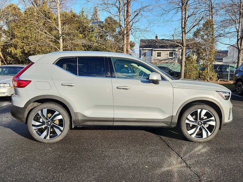 Used 2025 Volvo XC40 B5 Ultra w/ Protection Package Premier image 7