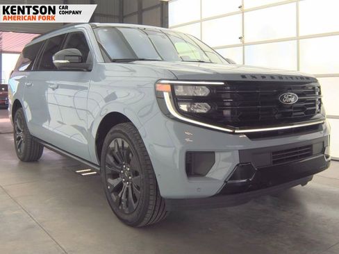 Used 2025 Ford Expedition Max Platinum w/ Stealth Appearance Package AWD/4WD image 3