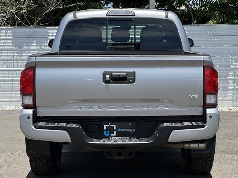 Used 2019 Toyota Tacoma TRD Sport w/ Technology Package AWD/4WD image 11