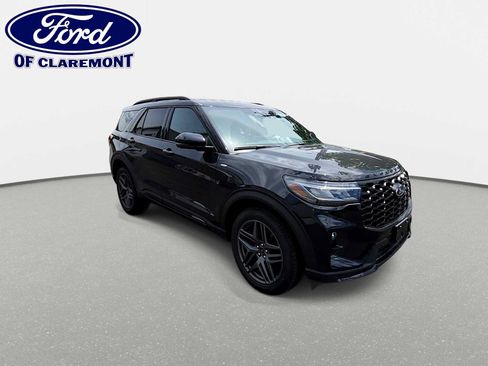 New 2026 Ford Explorer ST-Line w/ ST-Line Street Pack AWD/4WD image 2