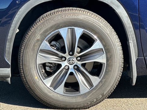 Used 2021 Toyota Highlander XLE image 26