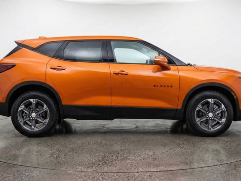 Used 2025 Chevrolet Blazer LT FWD image 11