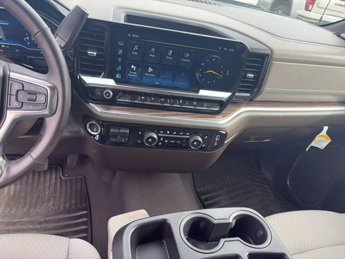 Used 2023 Chevrolet Silverado 1500 LT w/ Z71 Off-Road Package image 10