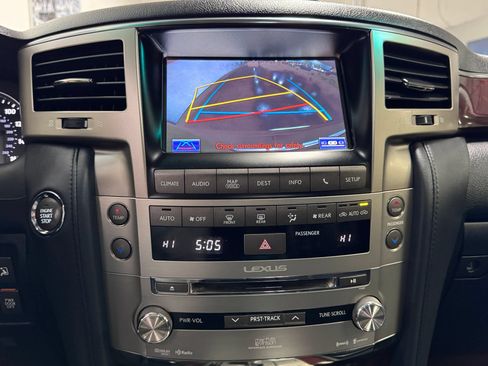 Used 2015 Lexus LX 570 4WD image 12