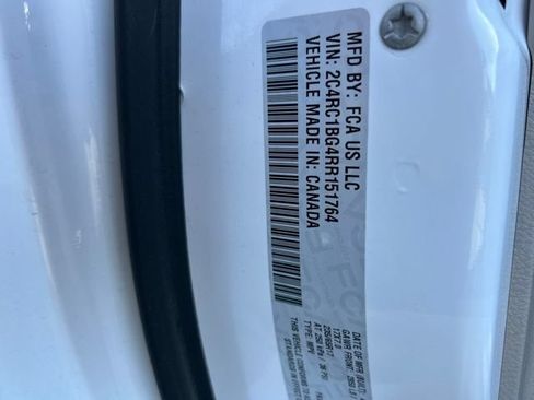 Used 2024 Chrysler Pacifica Touring-L FWD image 22