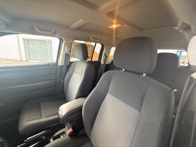 Used 2014 Jeep Patriot Latitude AWD/4WD image 13