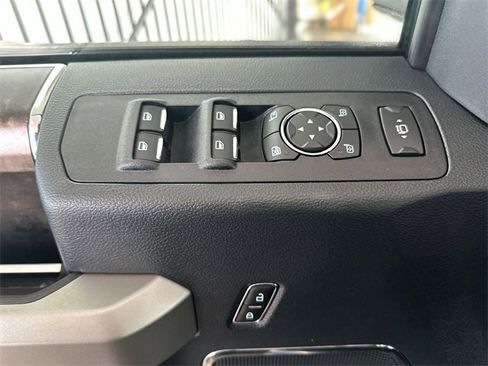 Certified 2022 Ford F250 Lariat w/ Black Appearance Package image 14