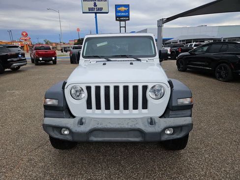 Used 2018 Jeep Wrangler Unlimited Sport AWD/4WD image 3