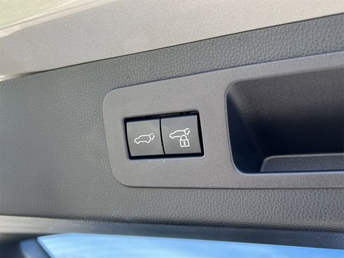 Used 2023 Lexus LX 600 4WD w/ Luxury Package image 33