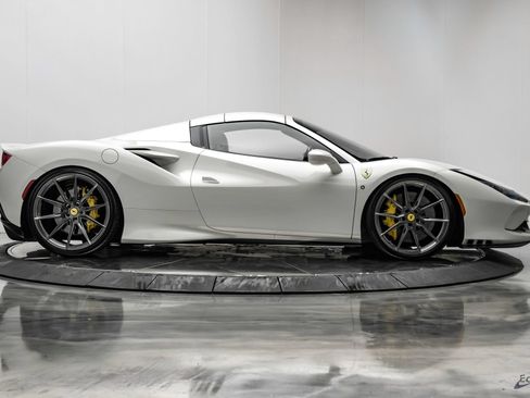 Used 2022 Ferrari F8 Tributo RWD image 28