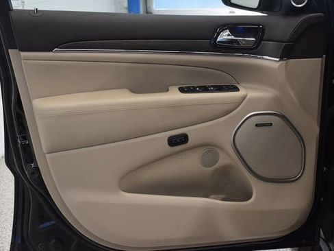 Used 2019 Jeep Grand Cherokee Overland AWD/4WD image 20
