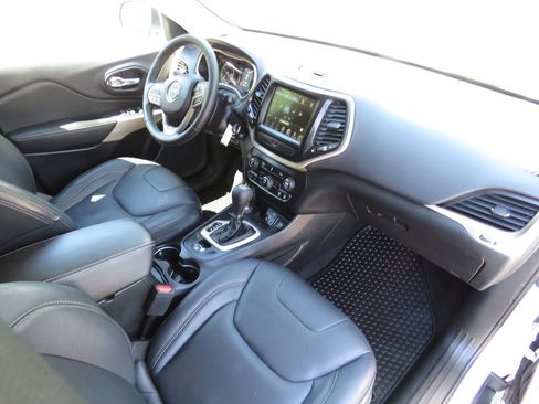 Used 2017 Jeep Cherokee Latitude w/ True North Edition AWD/4WD image 14
