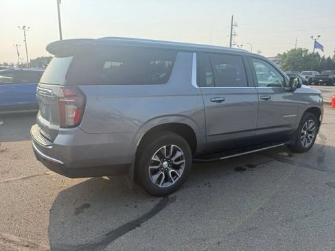 Used 2022 Chevrolet Suburban LT w/ Luxury Package AWD/4WD image 10