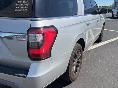 Used 2019 Ford Expedition Max Limited RWD image 3