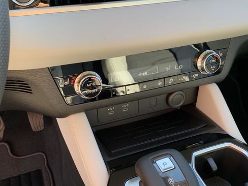 New 2025 Mitsubishi Outlander SE image 17