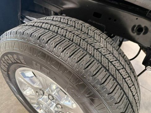 Used 2025 RAM 2500 Big Horn AWD/4WD image 30