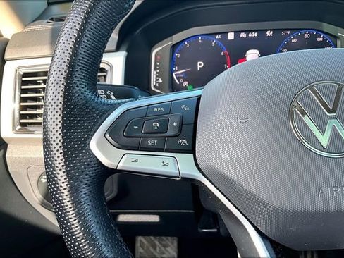 Used 2021 Volkswagen Atlas SEL Premium image 11