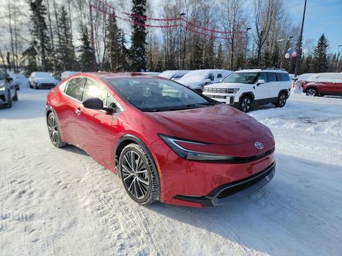 Used 2024 Toyota Prius XLE image 2