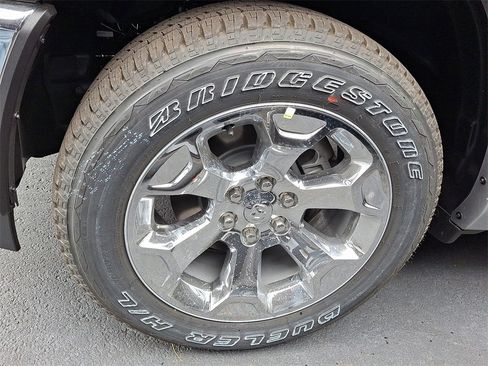 New 2026 RAM 1500 4x4 Crew Cab image 4