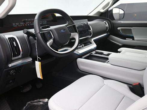 New 2025 Ford Expedition Platinum w/ Driver's Package image 19