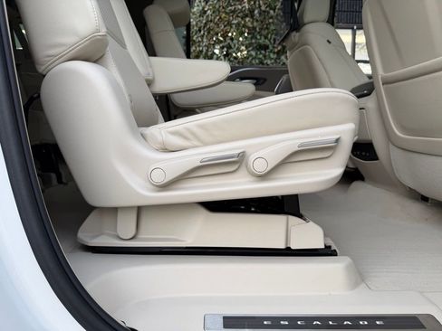 Used 2024 Cadillac Escalade ESV Premium Luxury Platinum image 42