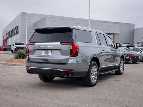 Used 2025 GMC Yukon XL Denali image 5