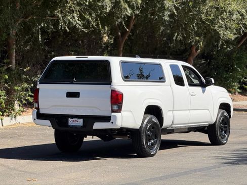 Used 2022 Toyota Tacoma SR RWD image 3