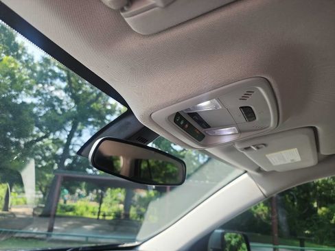 Used 2019 Chevrolet Traverse LT image 23