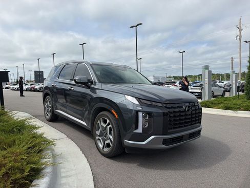 Used 2025 Hyundai Palisade Limited FWD image 3