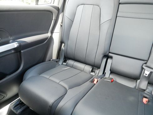 Used 2021 Mercedes-Benz GLB 250 4MATIC image 12