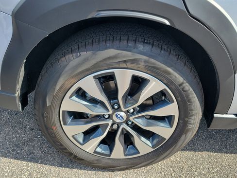 Certified 2025 Subaru Outback Limited AWD/4WD image 10