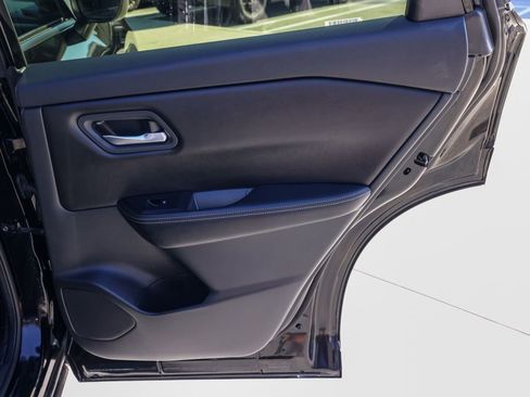 Used 2024 Nissan Rogue SV image 19