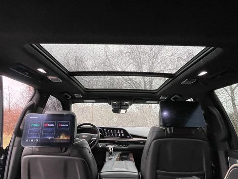 Used 2022 Cadillac Escalade Sport Platinum w/ LPO, ONYX Package image 30