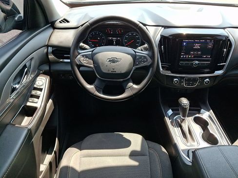 Used 2020 Chevrolet Traverse LT FWD image 2