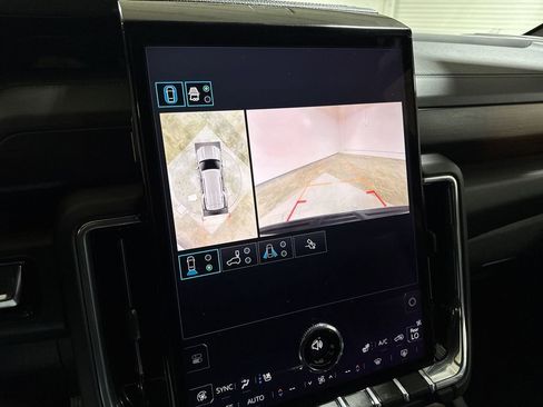 Used 2025 GMC Yukon Denali AWD/4WD image 16