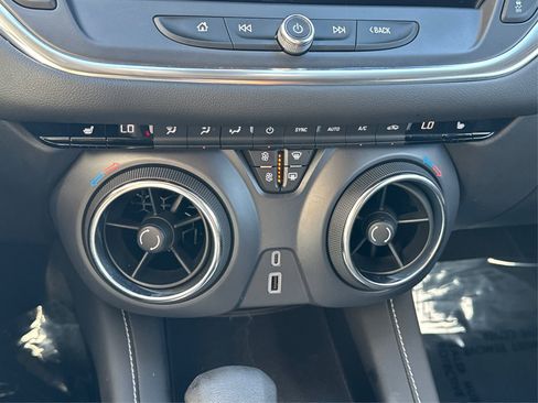 Certified 2025 Chevrolet Blazer LT image 30