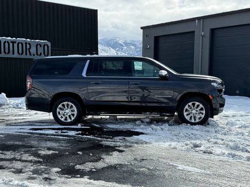 Used 2023 Chevrolet Suburban Premier image 4
