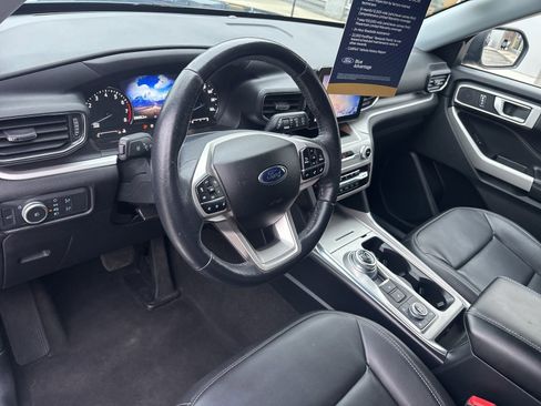 Used 2021 Ford Explorer XLT w/ Equipment Group 202A image 13