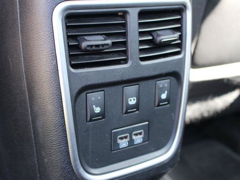 Used 2016 Chrysler 300 C AWD/4WD image 37
