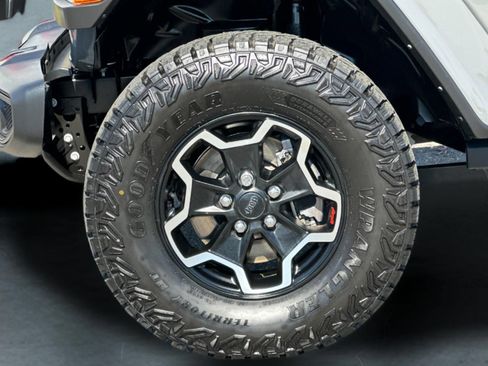 Certified 2023 Jeep Gladiator Rubicon AWD/4WD image 25