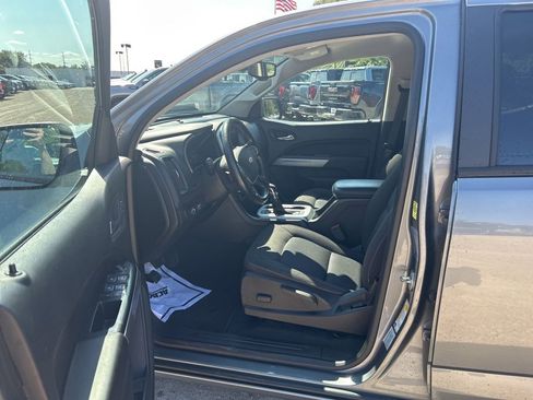 Used 2022 Chevrolet Colorado LT w/ Safety Package image 14